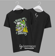 Cargar imagen en el visor de la galería, Camiseta Si piensas mal te amargaras