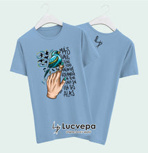 Cargar imagen en el visor de la galería, Camiseta Pájaro en mano
