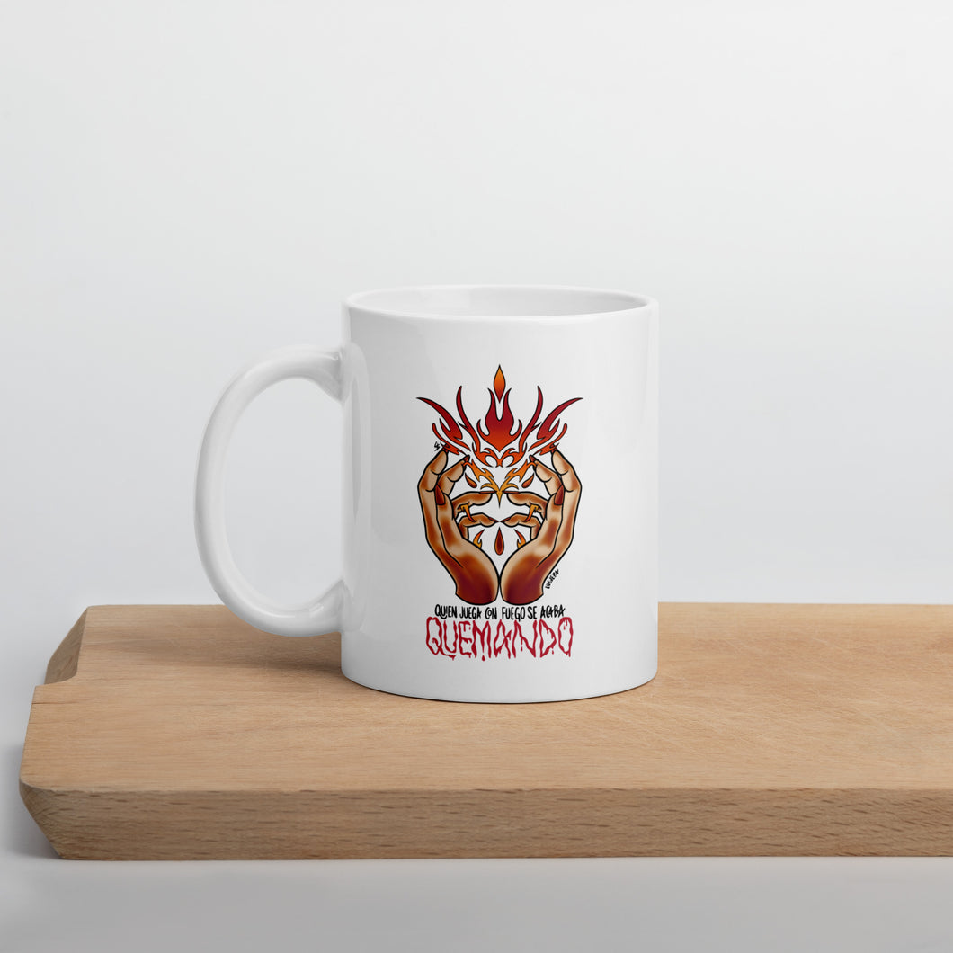 Taza Quien juega con fuego